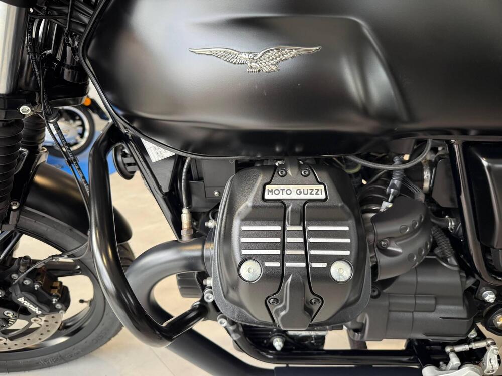 Moto Guzzi V7 Stone (2021 - 24) (4)