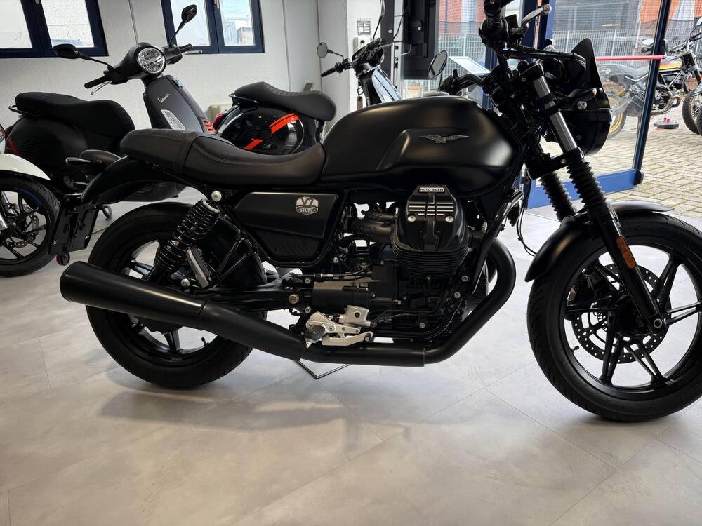 Moto Guzzi V7 Stone (2021 - 24) (5)