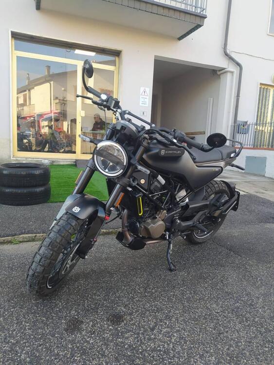 Husqvarna Svartpilen 125 (2024 - 25) (4)