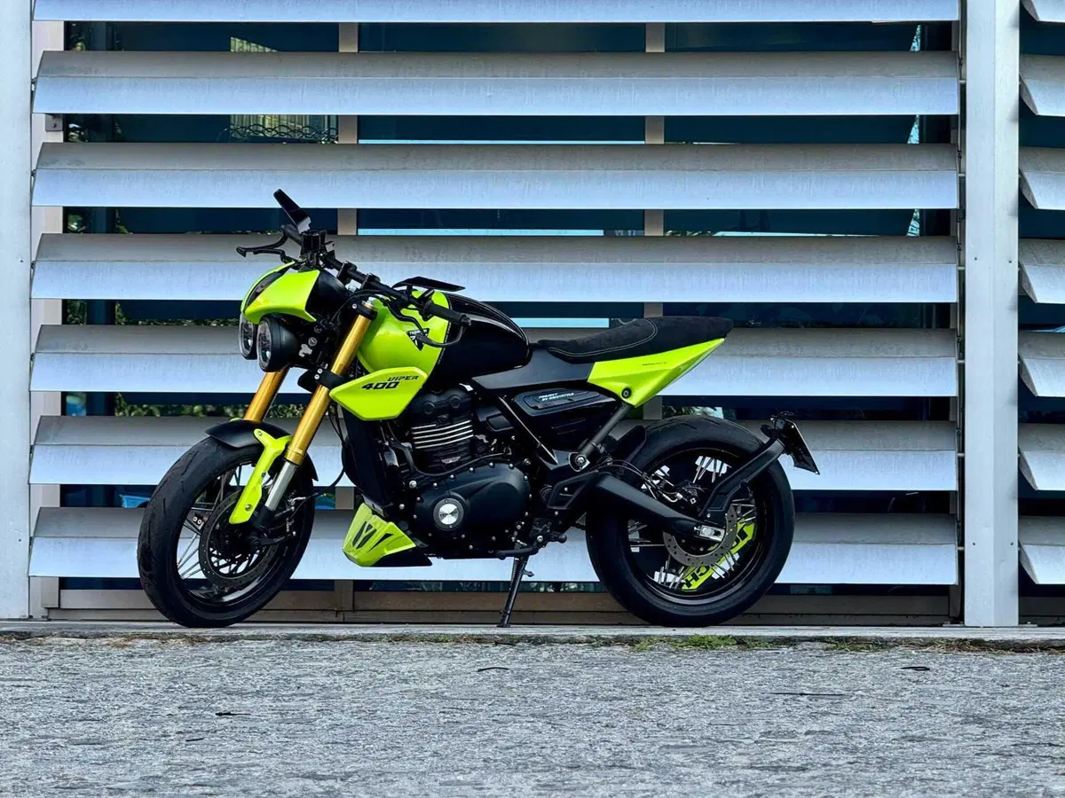 Triumph Italia mette all’asta la Viper 400 per sostenere Save the Children (6)