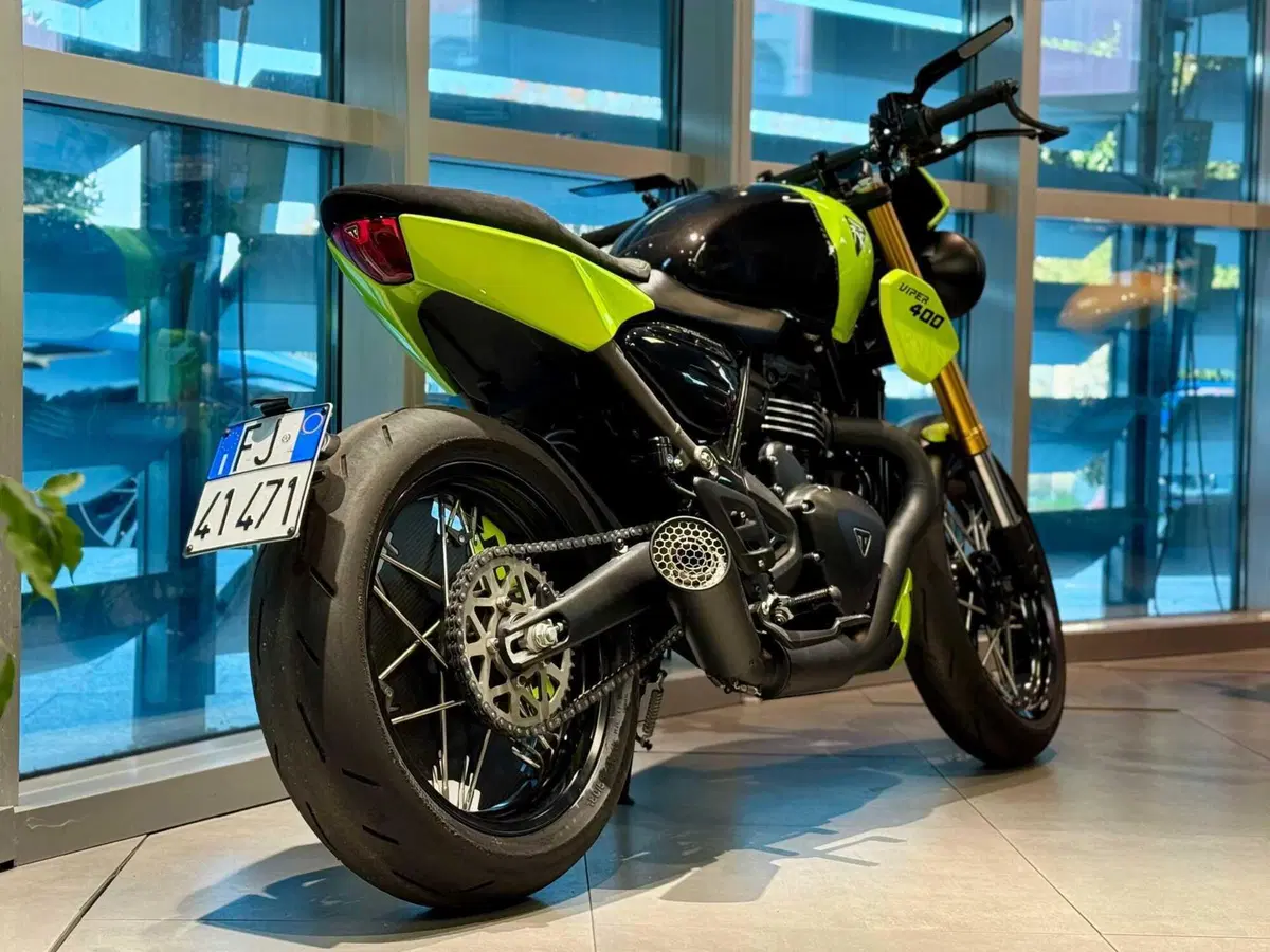 Triumph Italia mette all’asta la Viper 400 per sostenere Save the Children (10)