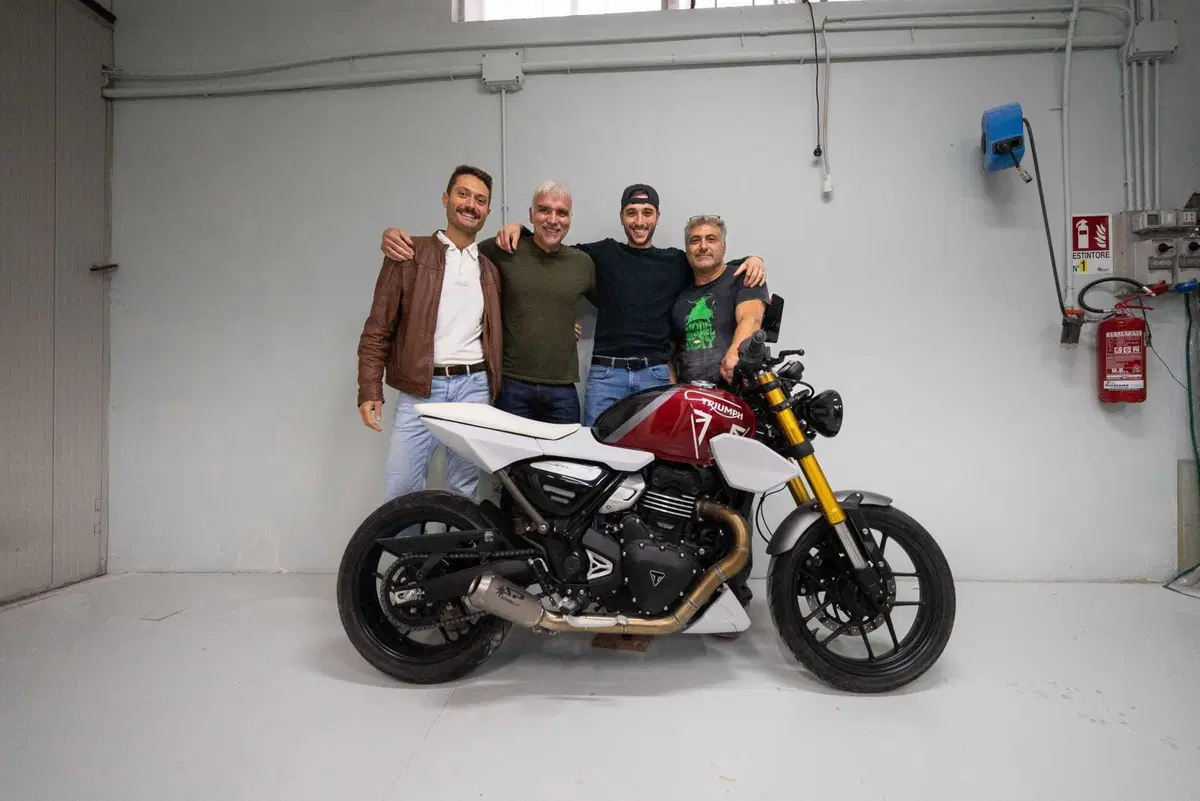 Triumph Italia mette all’asta la Viper 400 per sostenere Save the Children (11)