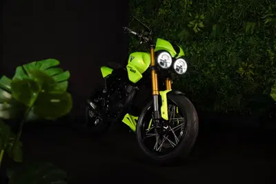 Triumph Italia mette all&rsquo;asta la Viper 400 per sostenere Save the Children