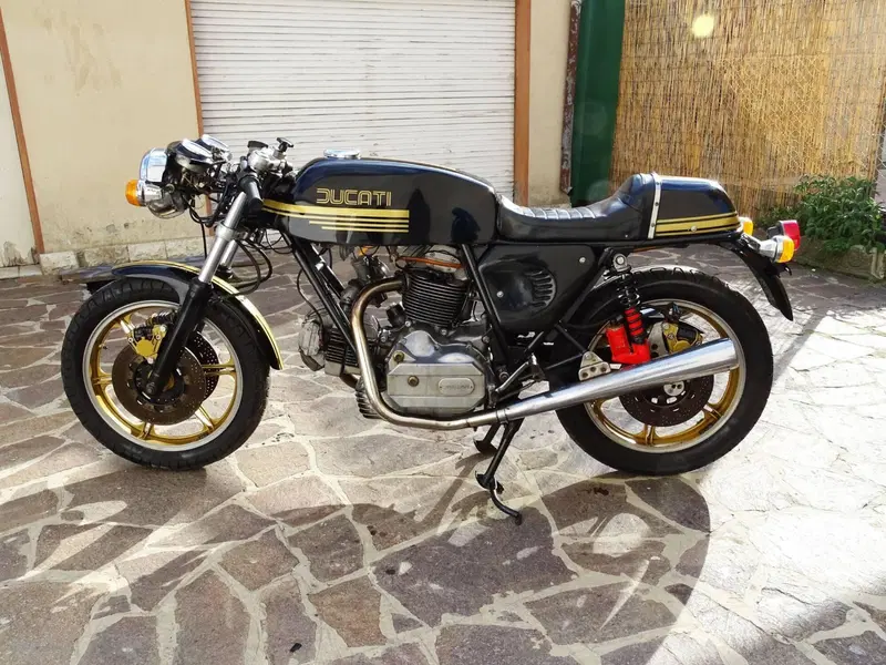 Ducati 900 SS  (2)