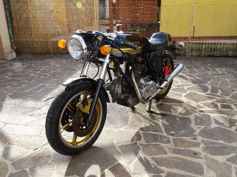 Ducati 900 SS 