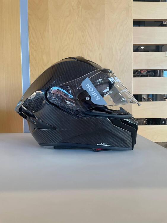 MATRYX CARBON GLOSS Airoh (2)