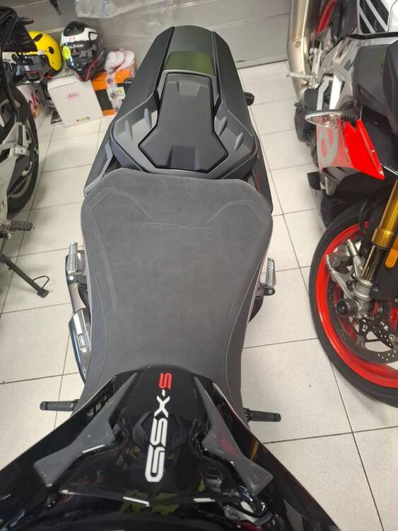 Suzuki GSX-S1000 EVO (2025) (4)