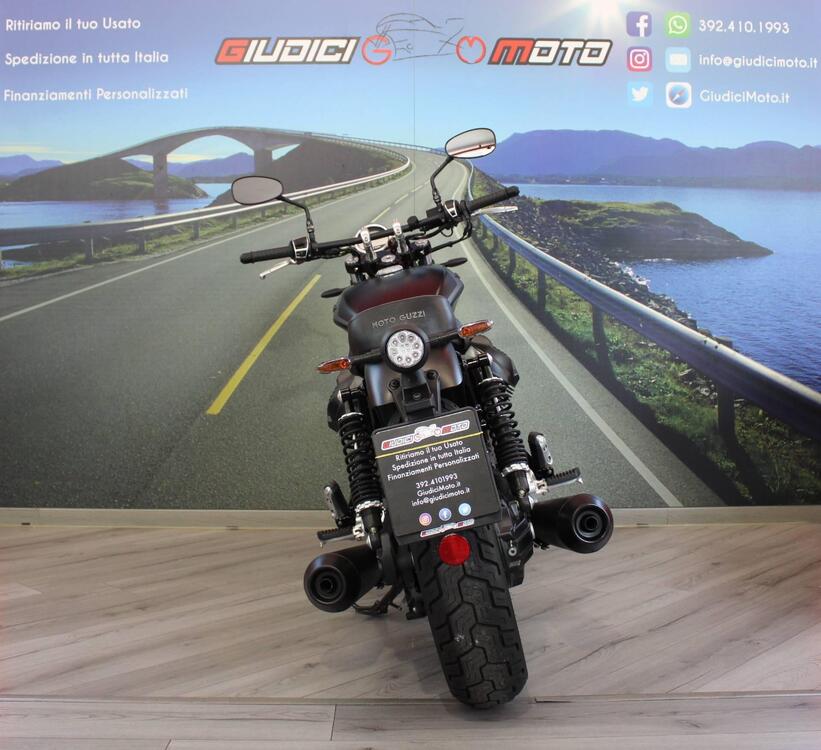 Moto Guzzi V9 Bobber (2021 - 25) (5)