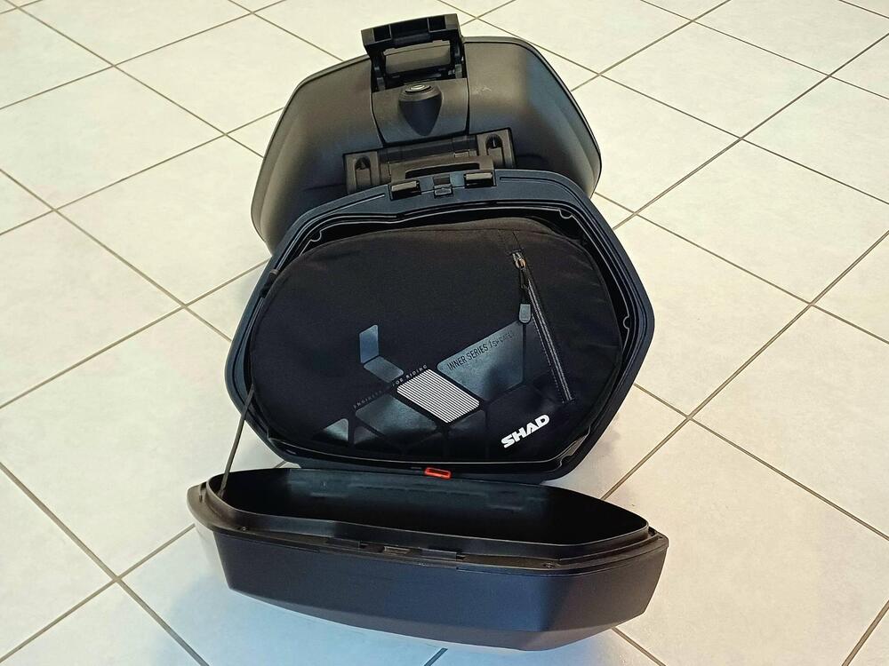 VALIGIE SHAD SH35 con relative borse interne (5)