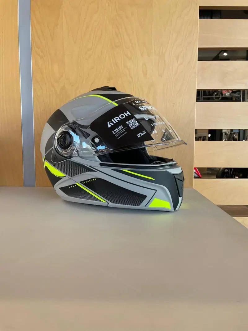 SPECKTRE YELLOWMATT Airoh (3)