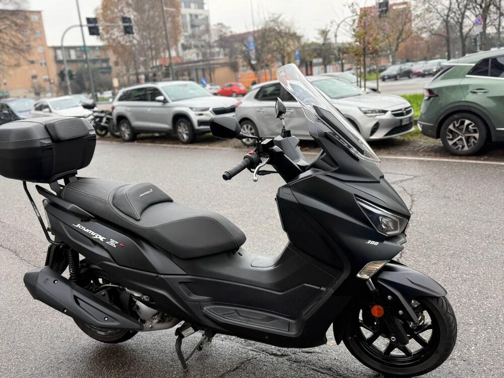 Sym Joymax 300 Z+ (2021 - 24) (4)