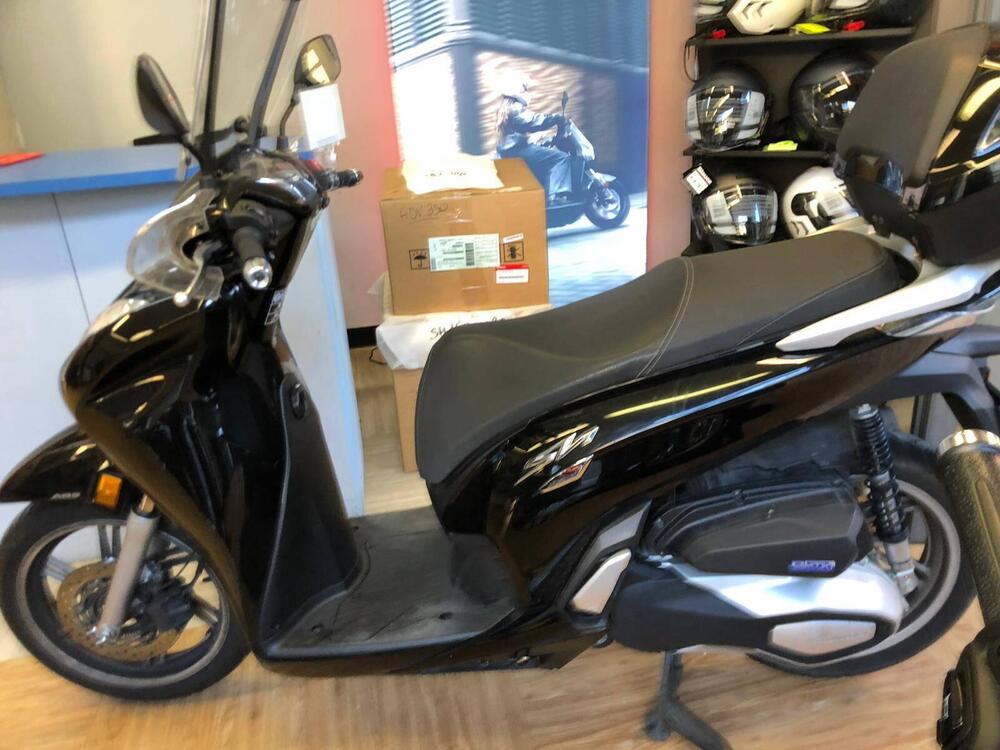 Honda SH 350 (2021 - 24) (2)