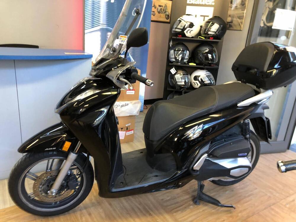 Honda SH 350 (2021 - 24) (3)