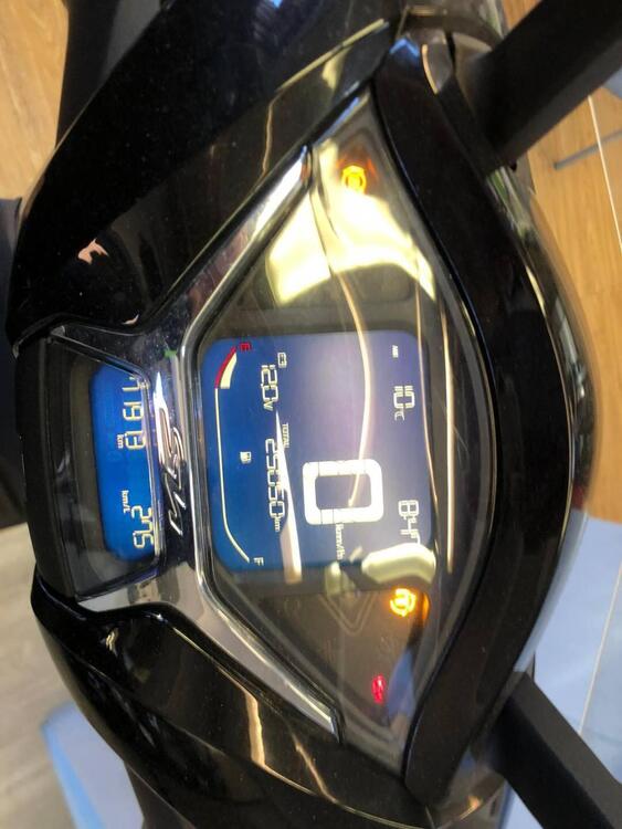 Honda SH 350 (2021 - 24) (4)