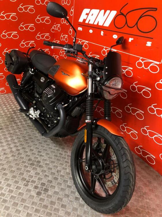 Moto Guzzi V7 Stone (2021 - 24) (2)