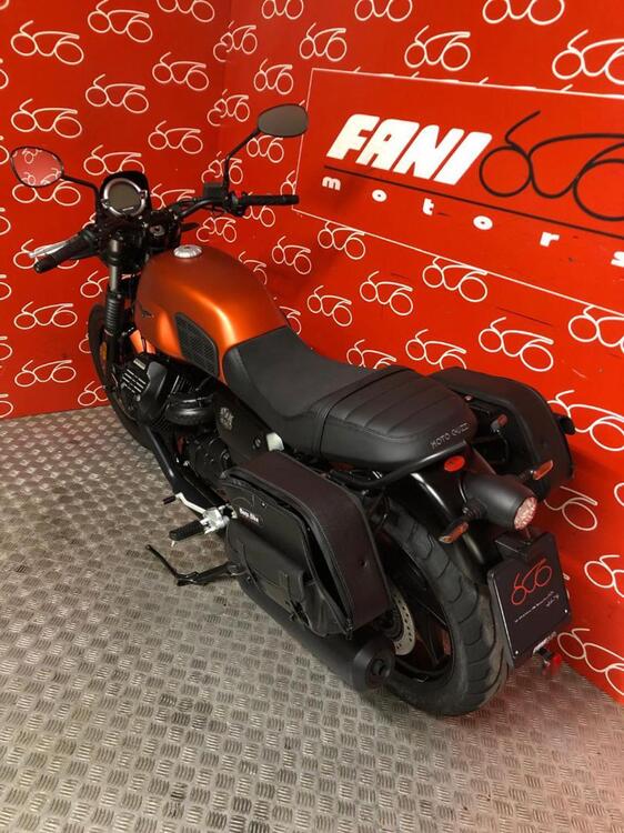 Moto Guzzi V7 Stone (2021 - 24) (4)