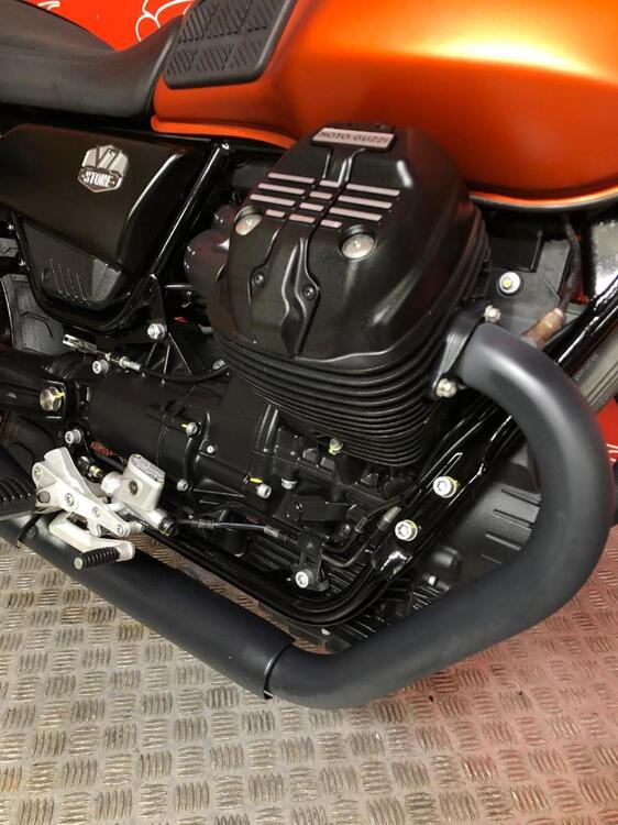 Moto Guzzi V7 Stone (2021 - 24) (5)