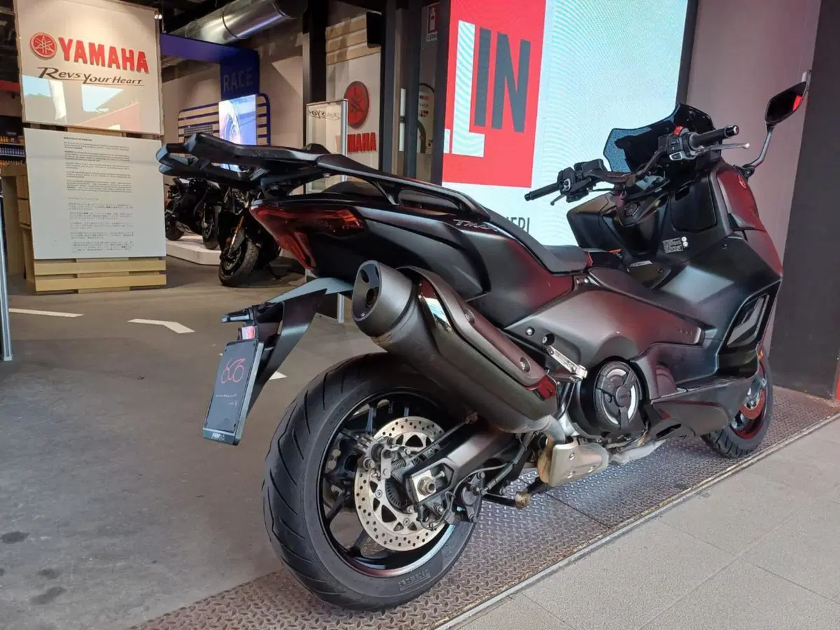 Yamaha T-Max 560 (2022 - 24) (3)