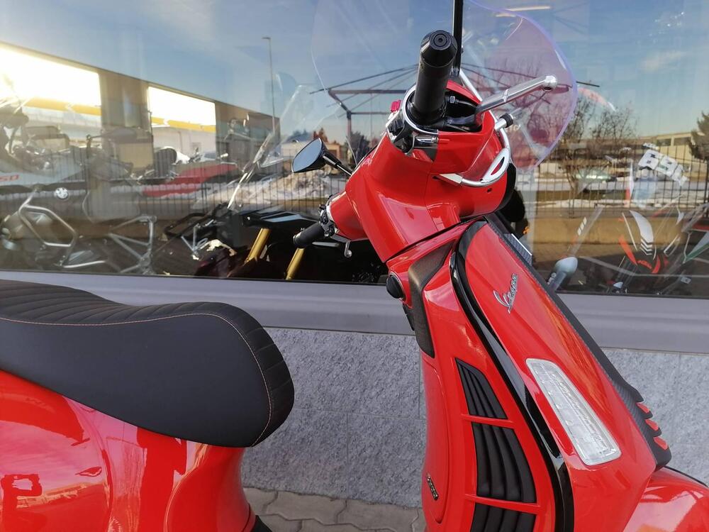 Vespa GTS 300 Super Sport (2023 - 24) (2)