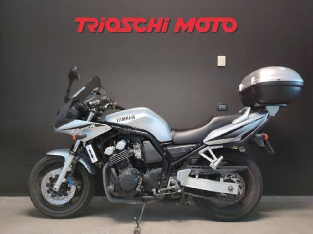 Yamaha FZS 600 Fazer (2002 - 03) (2)