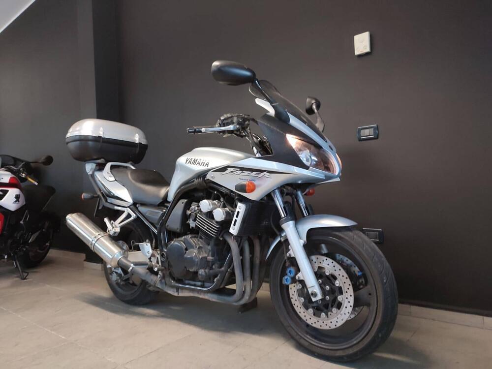 Yamaha FZS 600 Fazer (2002 - 03) (4)