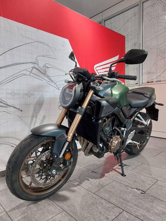 Honda CB 650 R E-Clutch (2024 - 25) (4)