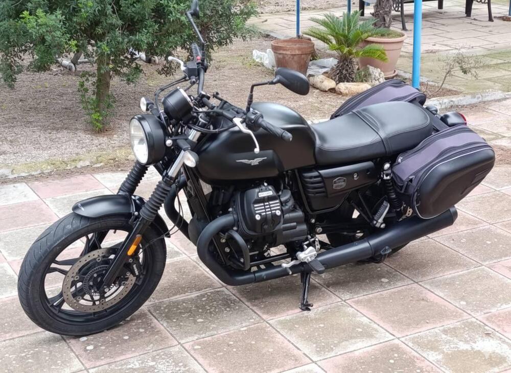 Moto Guzzi V7 III Stone (2017 - 20) (3)