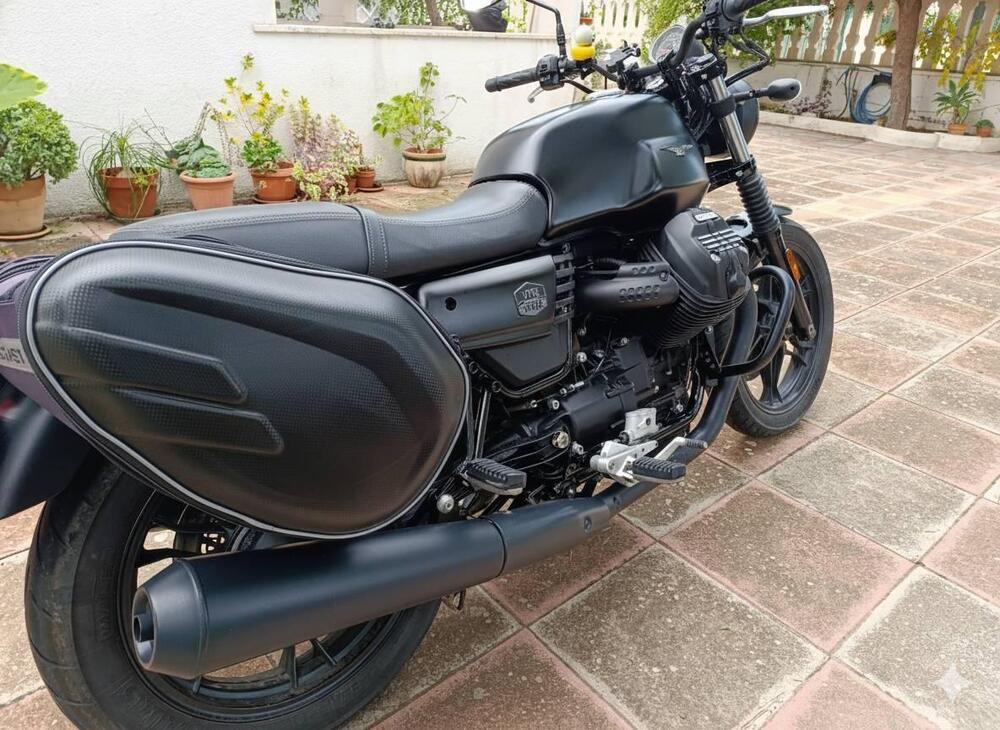 Moto Guzzi V7 III Stone (2017 - 20) (4)
