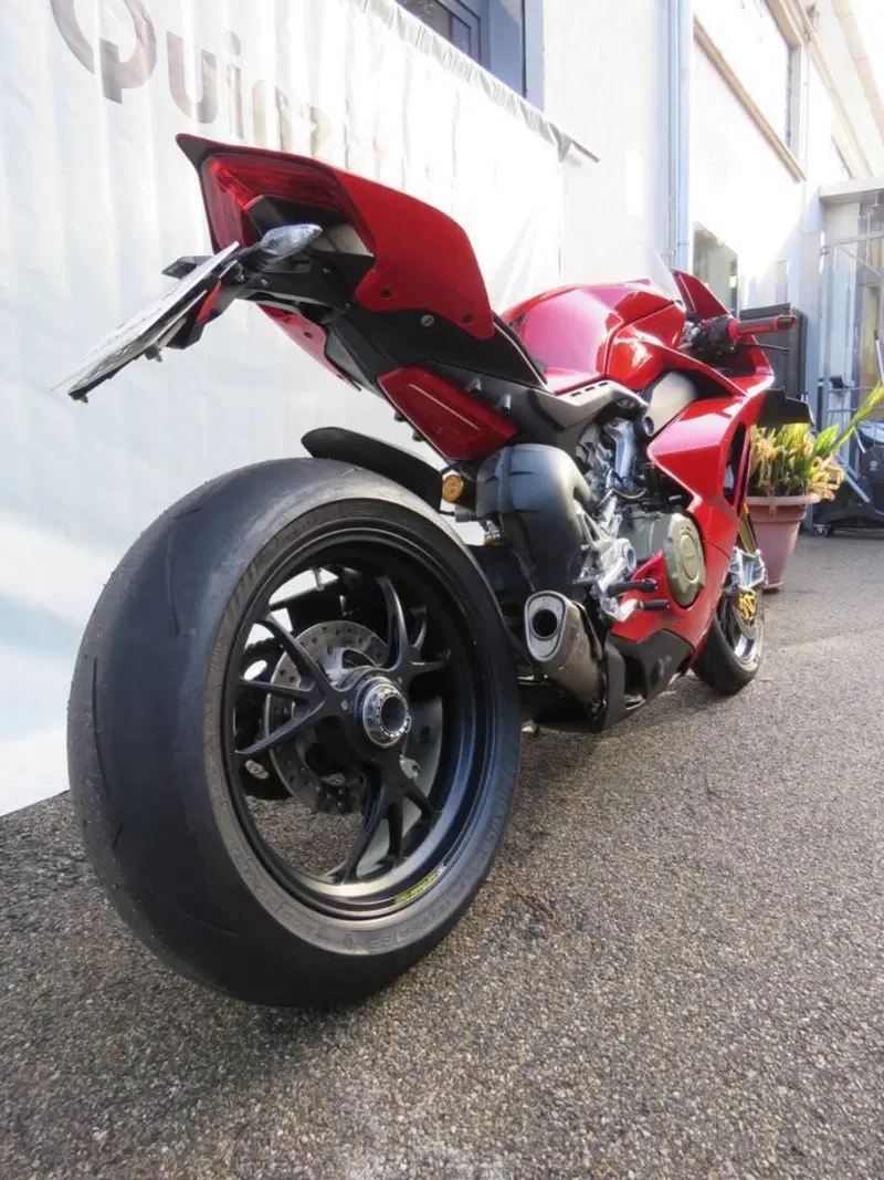 Ducati Panigale V4 S 1100 (2021) (15)