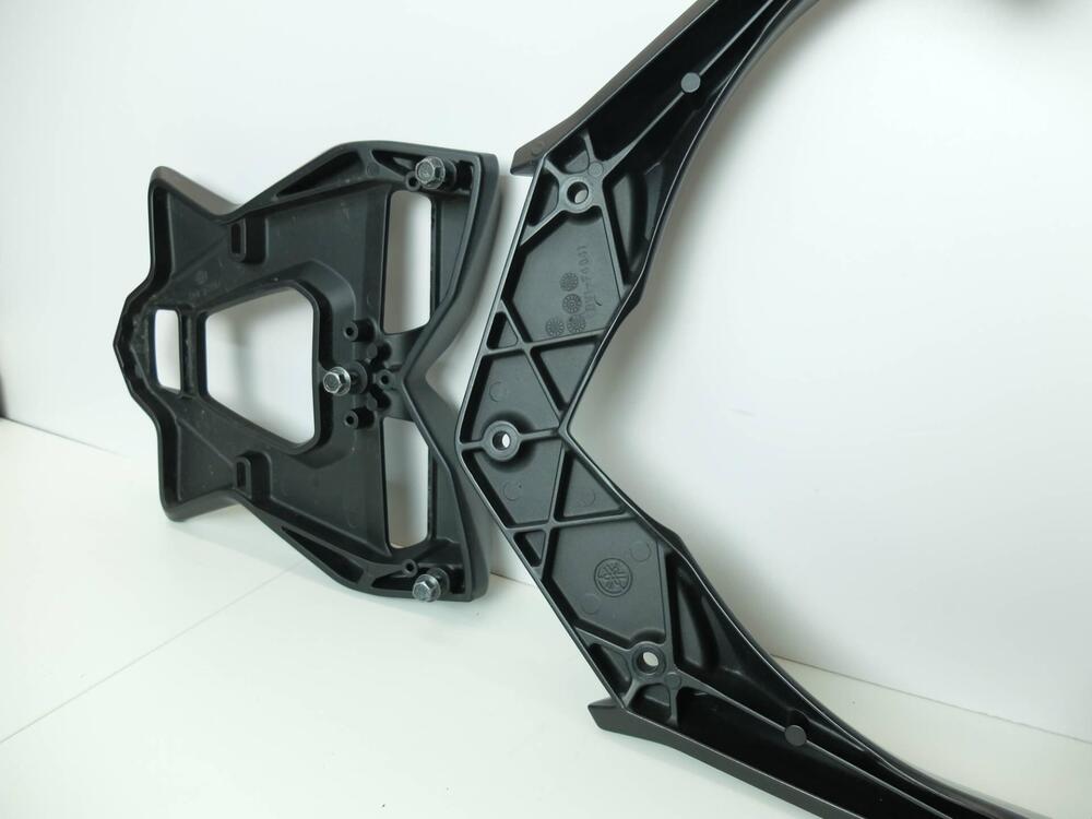 PIASTRA + PORTAPACCHI ORIGINALE YAMAHA TMAX T-MAX (5)