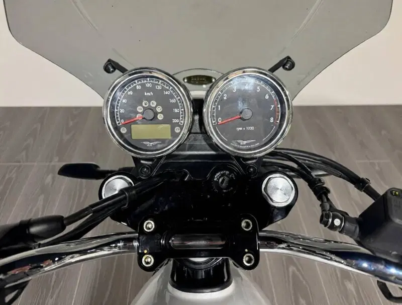 Moto Guzzi V7 Special (2021 - 24) (8)