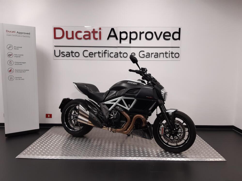 Ducati Diavel 1200 Carbon (2014 - 16) (2)