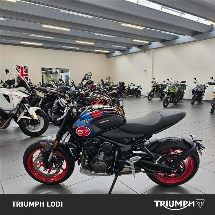 Triumph Trident 660 Triple Tribute Edition (2025) (2)