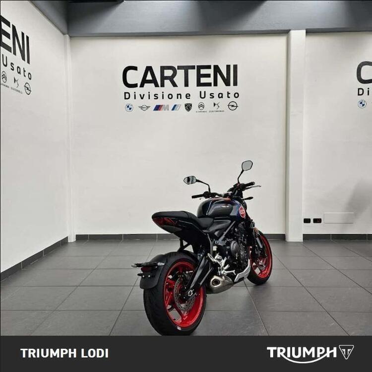 Triumph Trident 660 Triple Tribute Edition (2025) (4)
