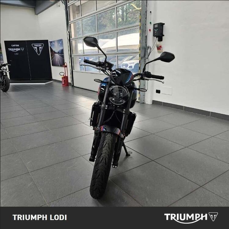 Triumph Trident 660 Triple Tribute Edition (2025) (5)