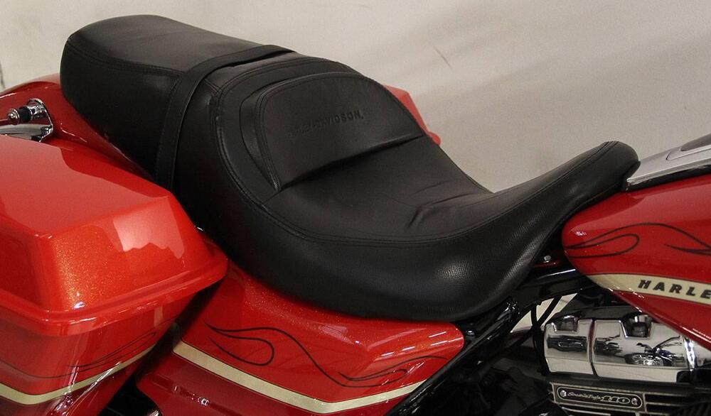 Harley-Davidson 1800 Street Glide (2010 - 11) - FLHXSE (4)