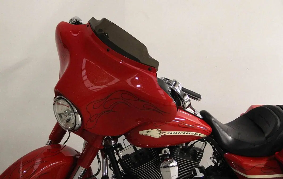 Harley-Davidson 1800 Street Glide (2010 - 11) - FLHXSE (8)