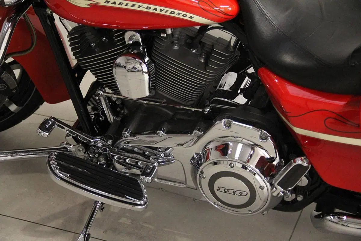 Harley-Davidson 1800 Street Glide (2010 - 11) - FLHXSE (9)