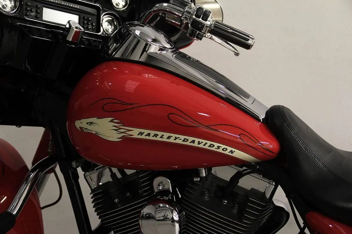 Harley-Davidson 1800 Street Glide (2010 - 11) - FLHXSE (12)