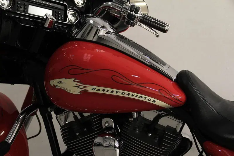 Harley-Davidson 1800 Street Glide (2010 - 11) - FLHXSE (12)