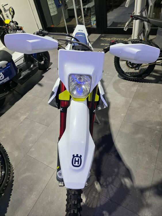 Husqvarna FE 250 (2022) (4)