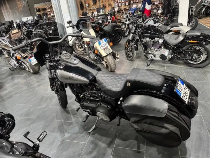 Harley-Davidson 1690 Street Bob (2017) - FXDB (3)