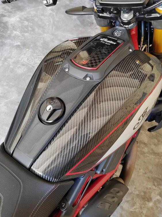 Indian FTR 1200 R Carbon (2021 - 25) (2)