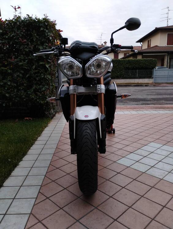 Triumph Speed Triple 1050 ABS (2011 - 15) (2)