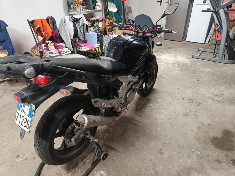 Suzuki Gladius 650 SFV (2009 - 15) (2)