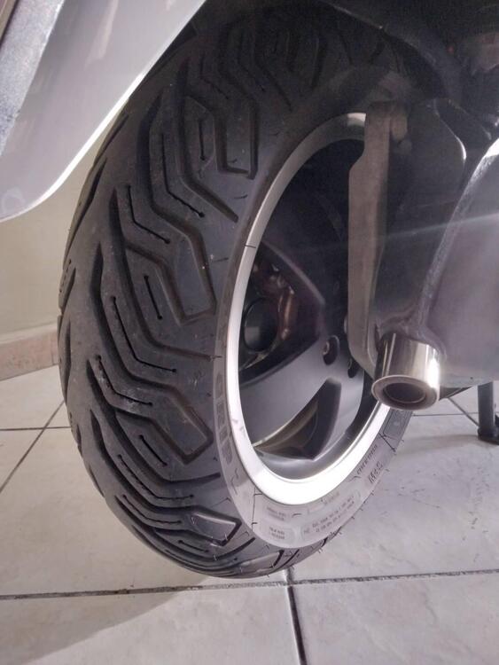 Vespa GTS 300 Super (2008 - 16) (4)