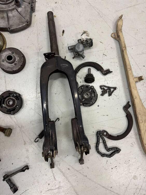 RICAMBI VARI HONDA P50 1966-68 (3)