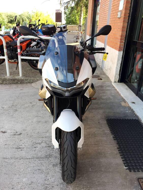 Moto Guzzi V100 Mandello (2022 - 24) (3)