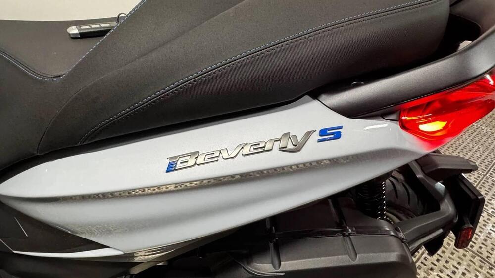 Piaggio Beverly 400 S (2025) (3)