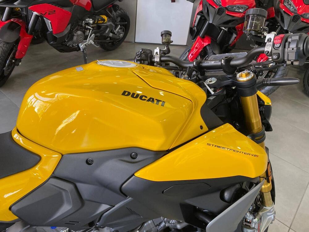Ducati Streetfighter V2 S (2025) (4)